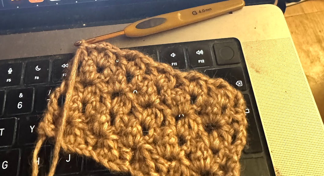 Quick and cozy textured headband for the winter